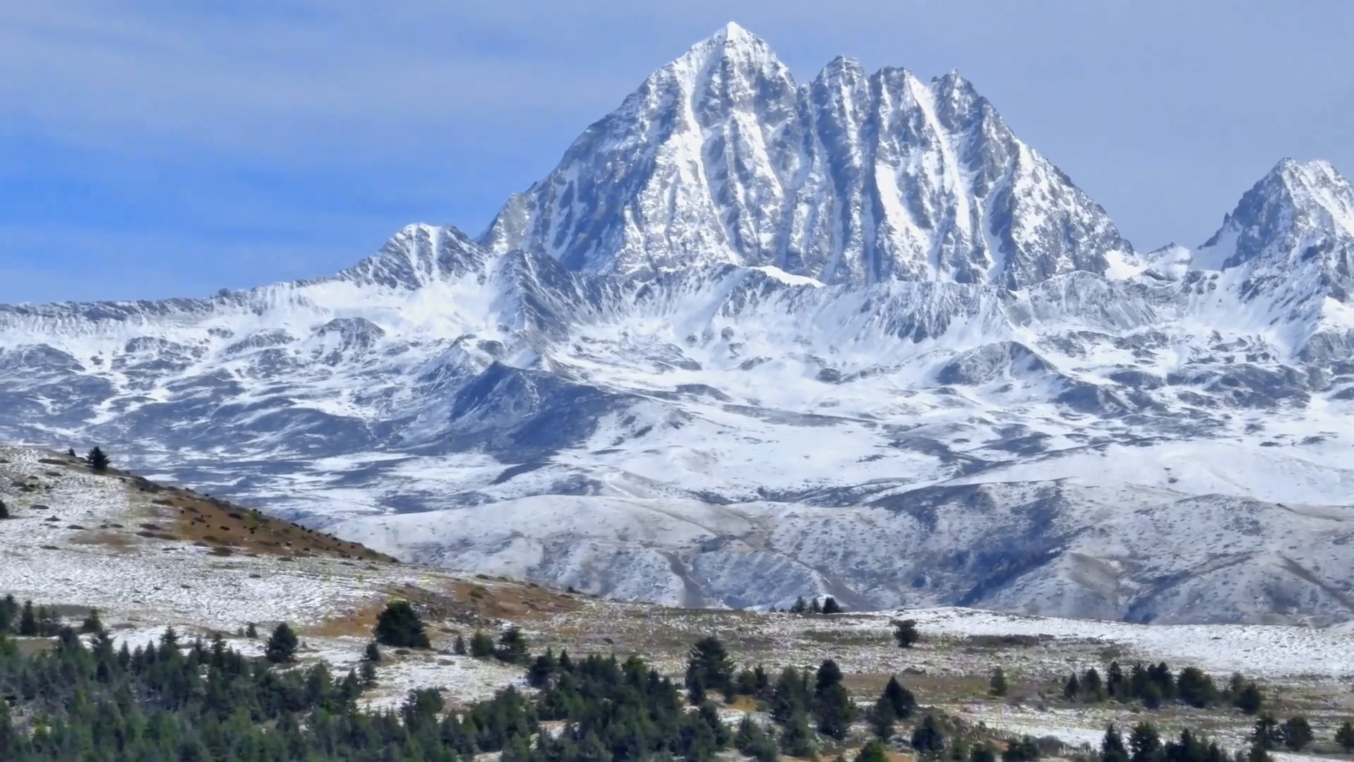 雅拉雪山环线第1张风景照片